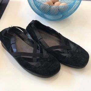 AEROSOLES Size 7 Black Suede Slip On Flat